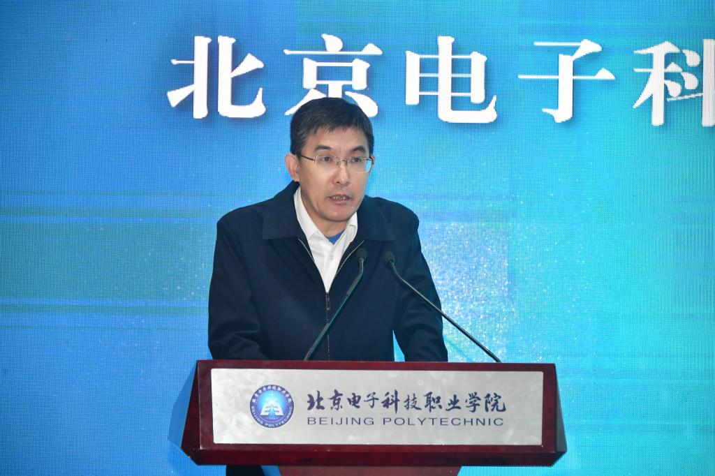 20221111-英国365和北京集创北方科技股份有限公司举行战略合作协议签约暨集成电路设计与测试中试基地竣工试产仪式 (8).jpg