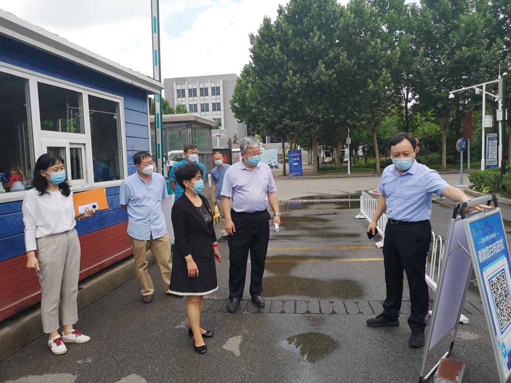 20220706-校领导带队开展暑假前校园安全检查 (2).jpg