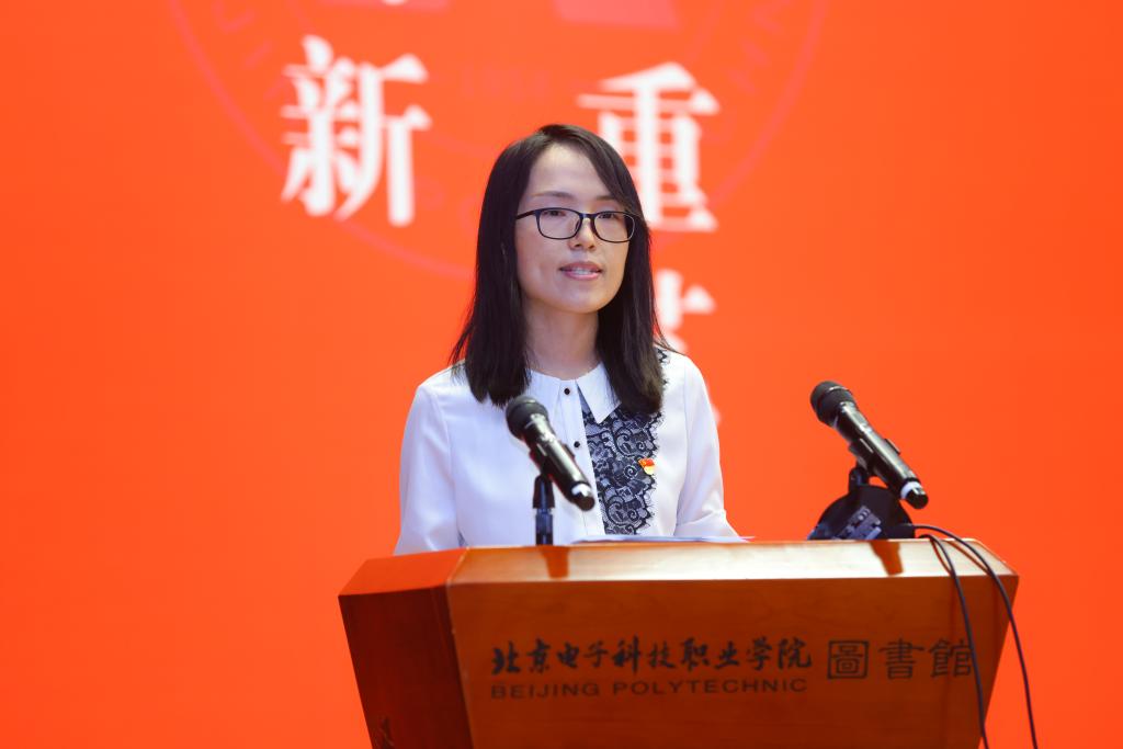 20220909-迎接党的二十大 培根铸魂育新人——学校隆重举行2022年教师节表彰大会暨第六届师德论坛 (5).JPG