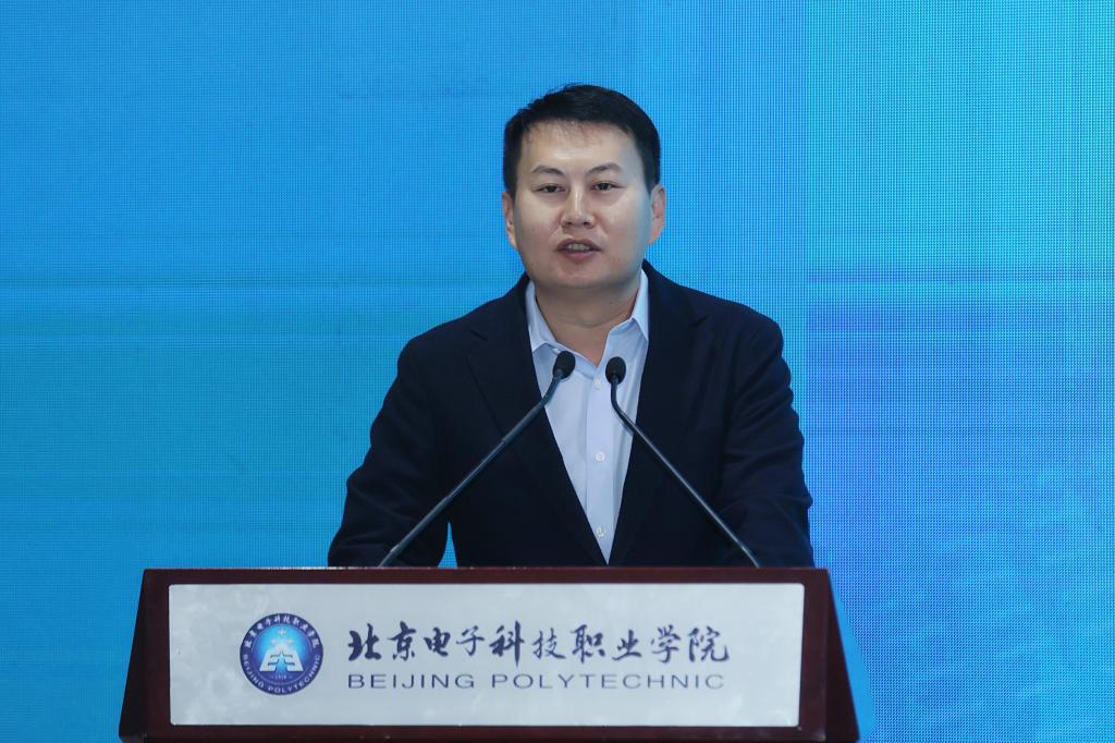 20221111-英国365和北京集创北方科技股份有限公司举行战略合作协议签约暨集成电路设计与测试中试基地竣工试产仪式 (7).jpg