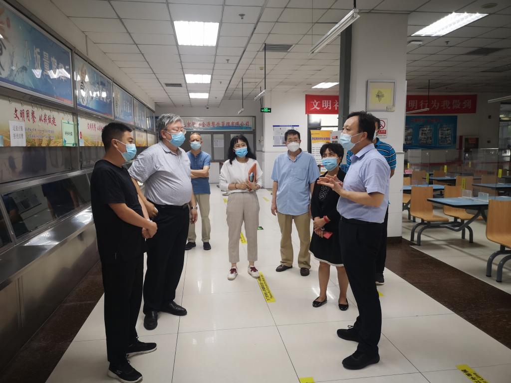 20220706-校领导带队开展暑假前校园安全检查 (3).jpg