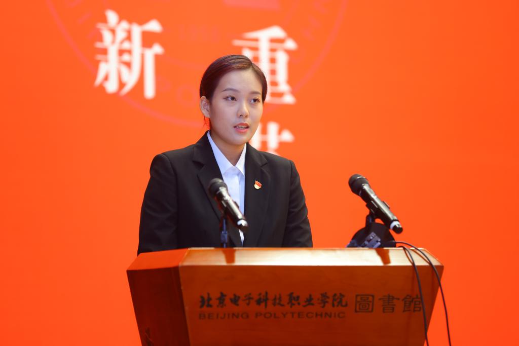 20220909-迎接党的二十大 培根铸魂育新人——学校隆重举行2022年教师节表彰大会暨第六届师德论坛 (24).JPG