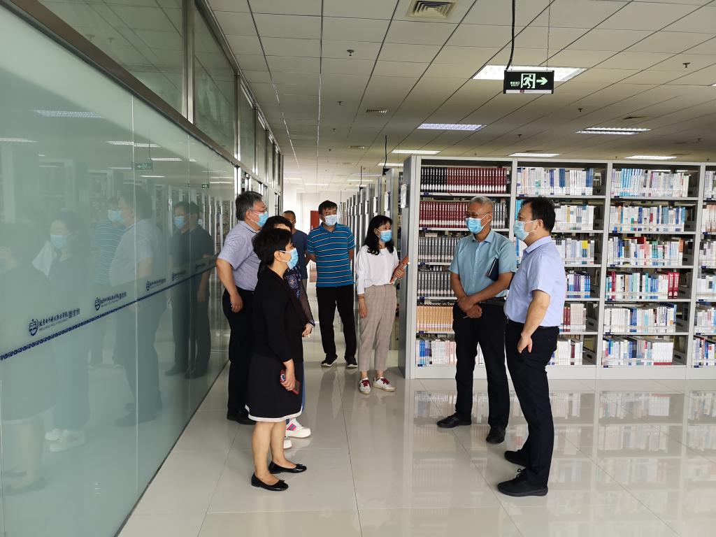 20220706-校领导带队开展暑假前校园安全检查 (1).jpg